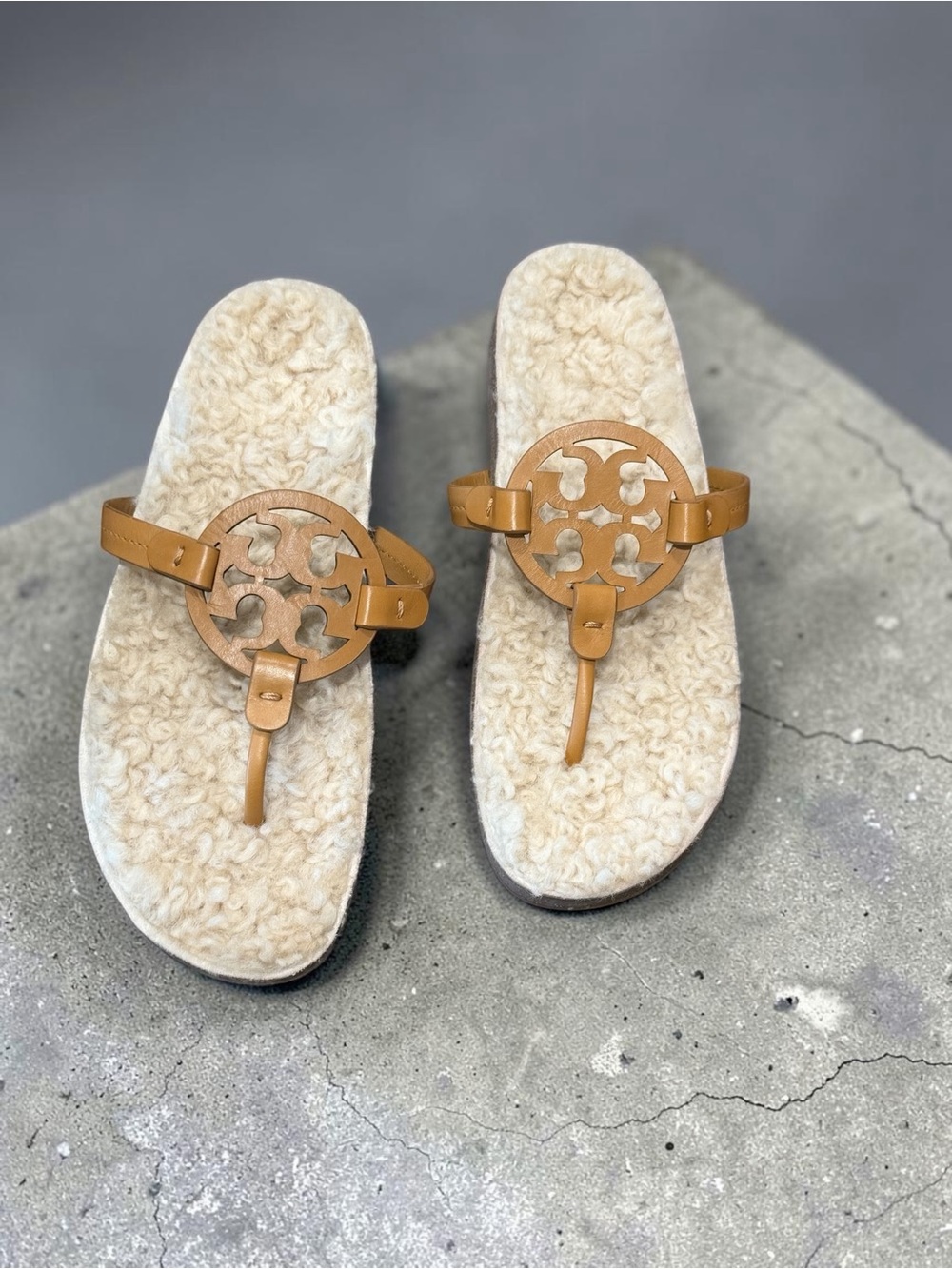 Tory Burch Miller Cloud Shearling Sandals – Size 10½ - Picture 5 of 8
